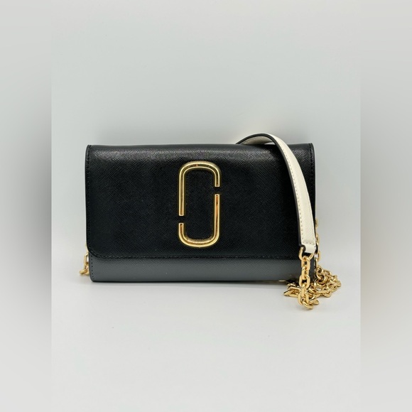 Marc Jacobs Handbags - Marc Jacobs Snapshot Wallet On Chain